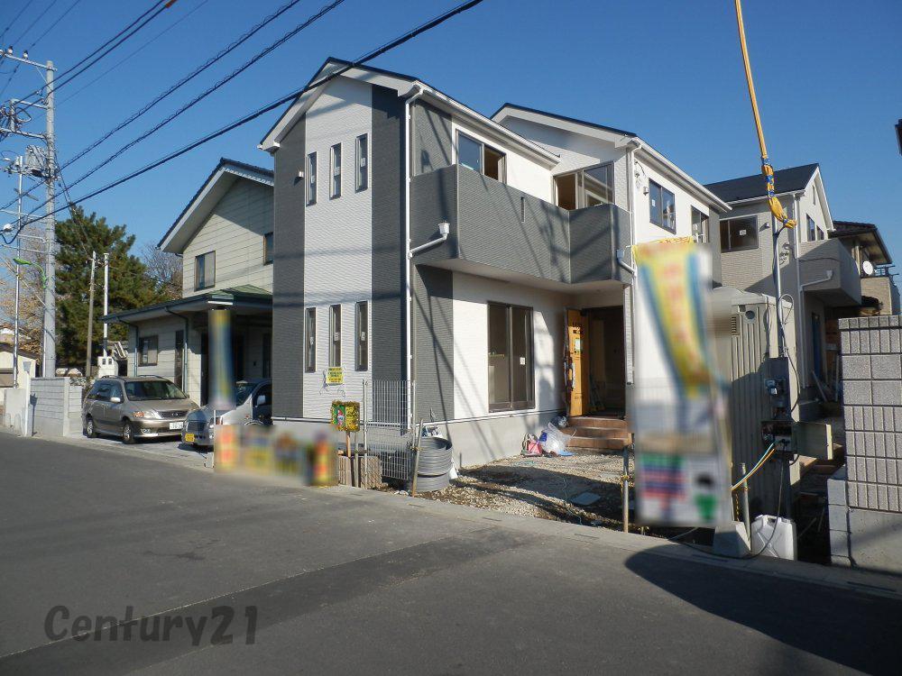 Local photos, including front road. Local (12 May 2013) Shooting