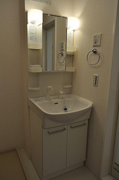 Other. Shampoo dresser