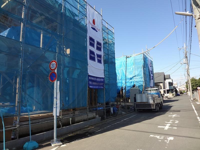 Local photos, including front road. A quiet residential area