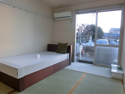 Living and room. Because the front parking per day is a good room! It comes with shutter