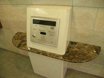 Entrance. Auto is a lock