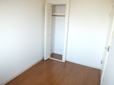 Living and room. There closet