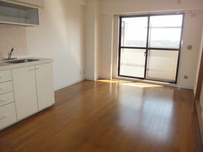 Living and room. 8.4 Pledge of dining kitchen