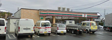 Convenience store. 550m to Seven-Eleven (convenience store)