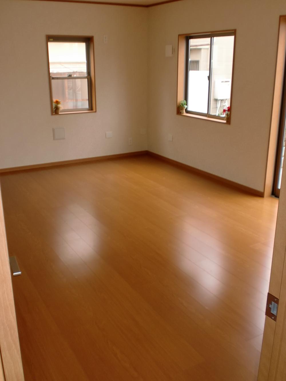 Same specifications photos (living)