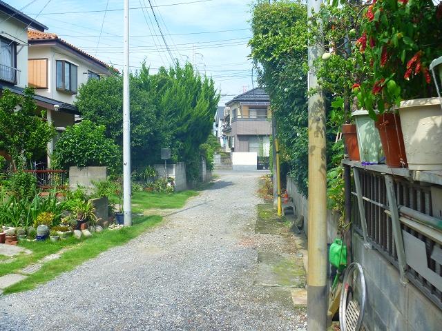 Local photos, including front road. Local (11 May 2013) Shooting