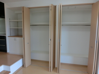 Receipt. Equipped with storage plenty of closet