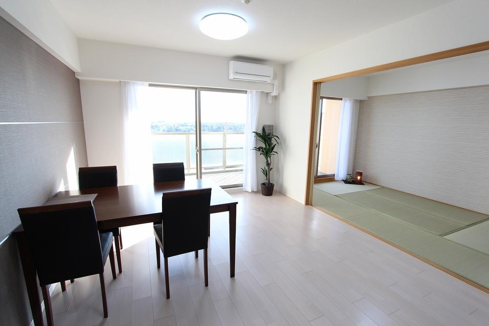 Living. Reform is the content.  □ Kitchen faucets ・ Stove exchange □ Toilet replacement shower □ cross ・ CF Chokawa □ Exchange tatami mat ・ Fusumahakawa □ First base air-conditioned new □ House cleaning Etc