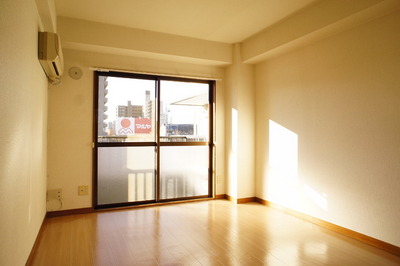 Living and room. It is air-conditioned