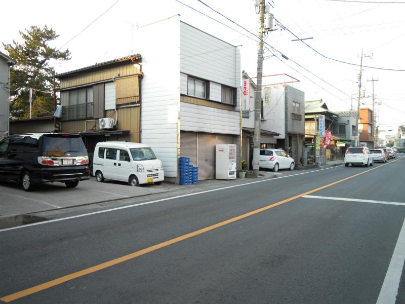 Local photos, including front road. Local (12 May 2013) Shooting