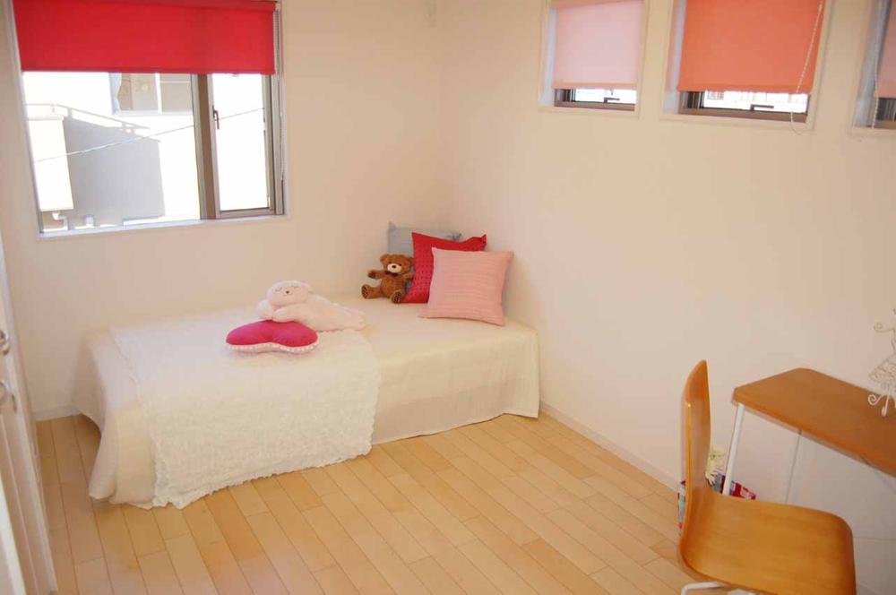 Other introspection. Western-style "girl" 5.4 Pledge