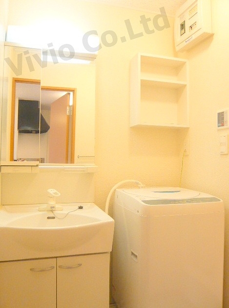 Washroom. I'm happy independence washstand.