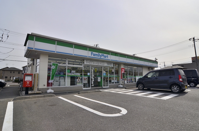 Convenience store. 1015m to Family Mart (convenience store)