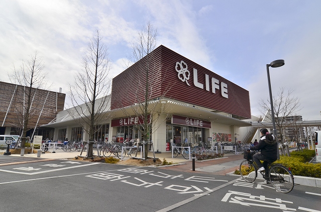 Supermarket. 1700m up to life (Super)