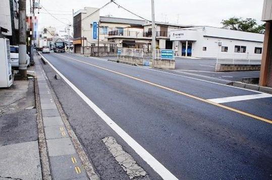 Local photos, including front road. Frontal road