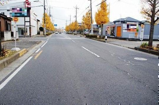 Local photos, including front road. Frontal road