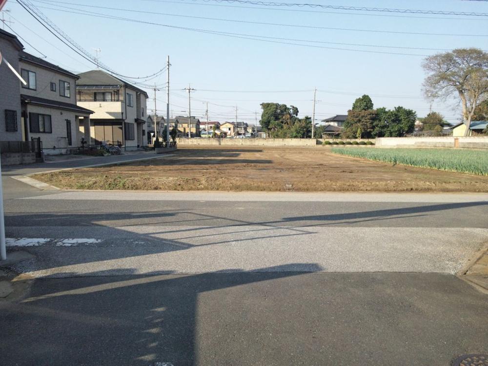 Local photos, including front road. Local (10 May 2013) Shooting