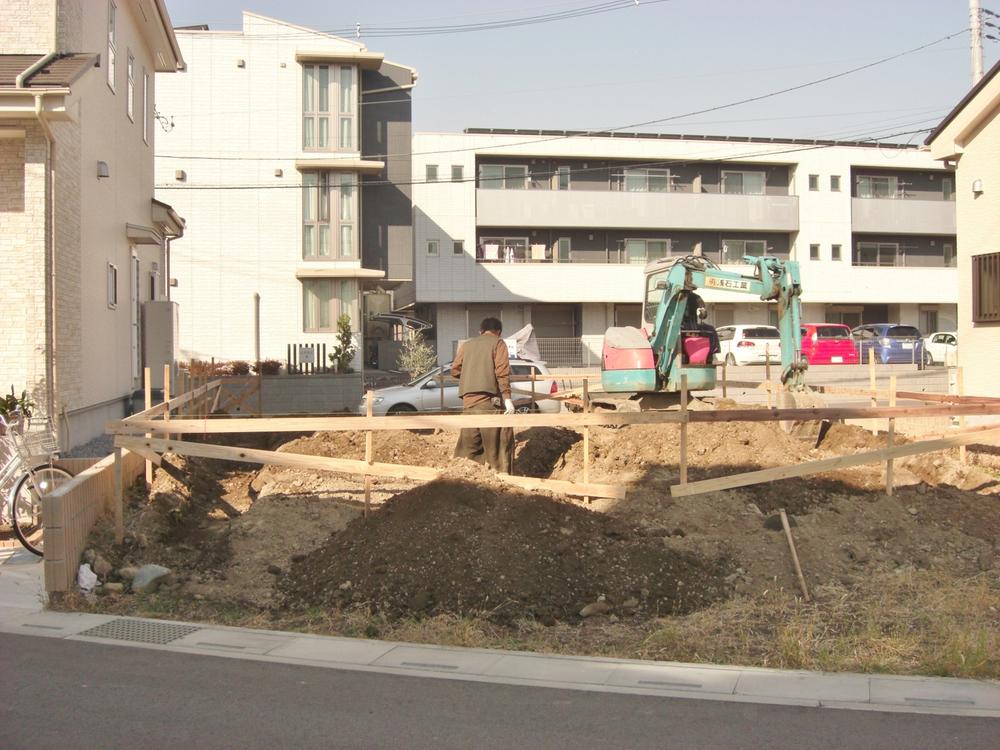 Local photos, including front road. Local (12 May 2013) Shooting