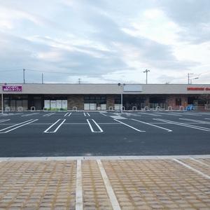 Shopping centre. 80m Heisei Minami ion Town Yoshikawa, 25 November 30 open