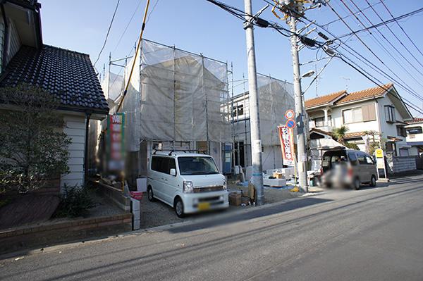 Local photos, including front road. Overall