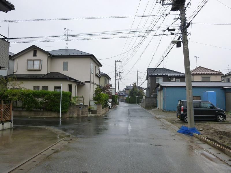 Local photos, including front road. Local (10 May 2013) Shooting