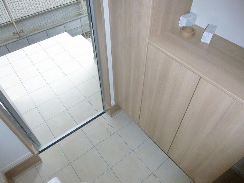 Entrance. Local (10 May 2013) Shooting