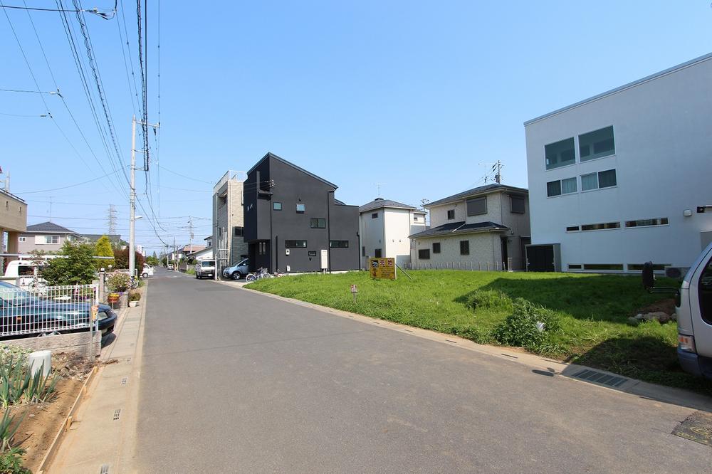 Local photos, including front road. Local shooting