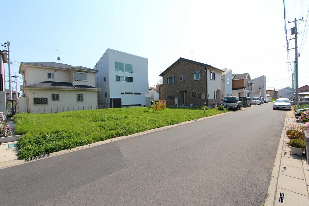 Local photos, including front road. Local shooting