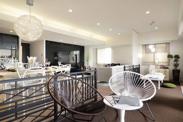 Dining side bathed in sunlight from the balcony. Arranged in even afford mini table to enrich the everyday