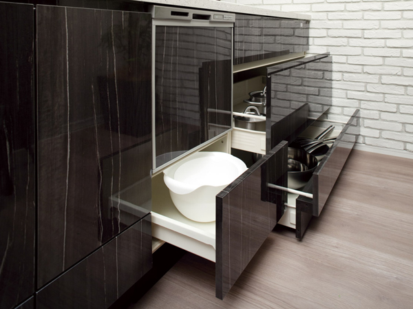 Kitchen.  [Slide cabinet] It can be easily opening and closing with one hand, Also adopted an easy-sliding cabinet to take out the back of the thing. Look those in is as far as it will go, It can be effective use of space.  ※ Except for some dwelling unit