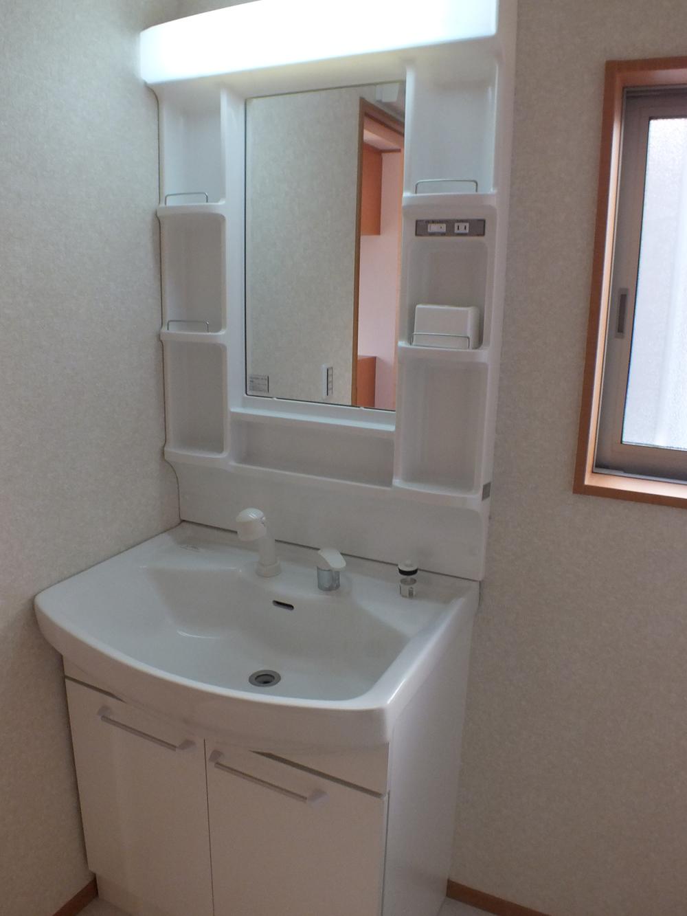 Wash basin, toilet. Indoor (12 May 2013) Shooting