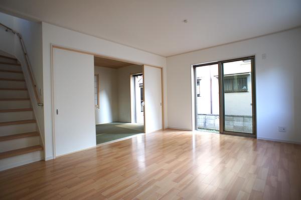 Living. Emphasis on family communication! Popularity of living in stairs Indoor (11 May 2013) Shooting