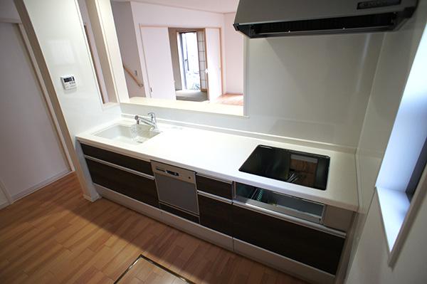 Kitchen. Open-minded face-to-face kitchen with state of living is understood well Indoor (11 May 2013) Shooting