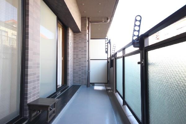 Balcony. Wide balcony of 2 rooms More! Also Jose plenty of your laundry