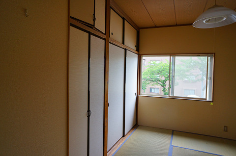 Receipt. There is a half between 1