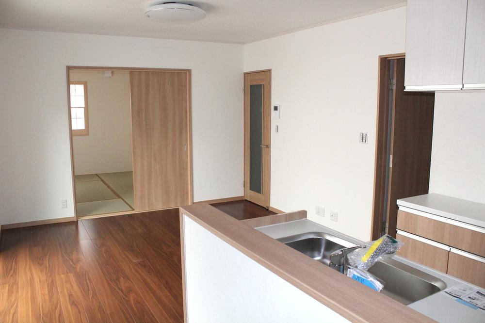 Living. Local (July 2013 shooting: A Building)