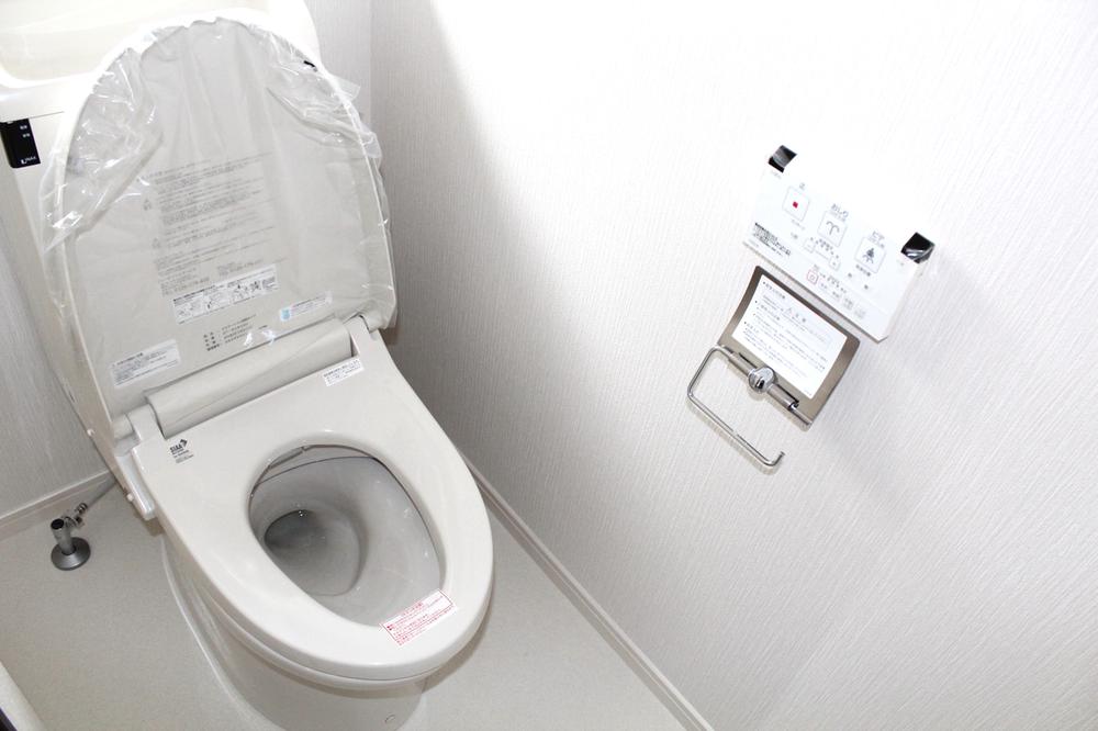 Toilet. Local (July 2013 shooting: B Building)