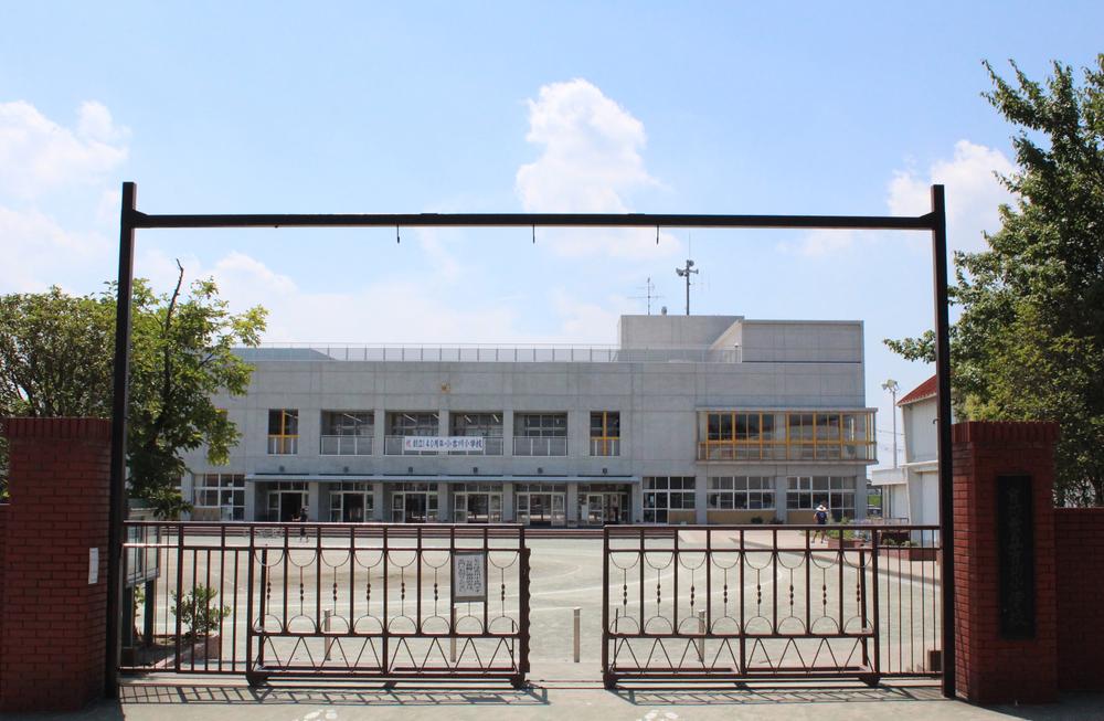 Primary school. 850m until Yoshikawa City Yoshikawa Elementary School