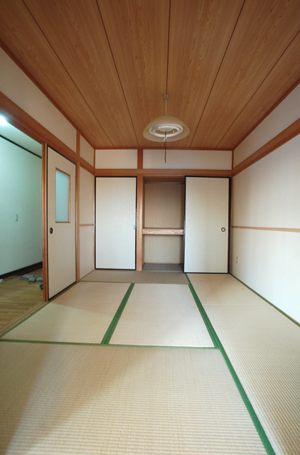 Other room space. Japanese-style room to relax and stretch the legs