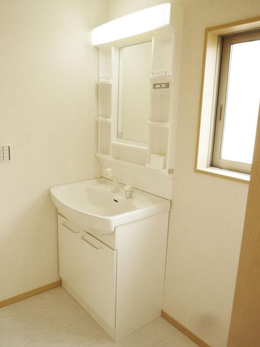 Wash basin, toilet. Also washroom flooded with 1 Building (Building 2 same specification) product, Clean with plenty of storage space!