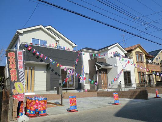 Local photos, including front road. 2013 November shooting Site 45 square meters or more! Spacious 4LDK! Two car space!