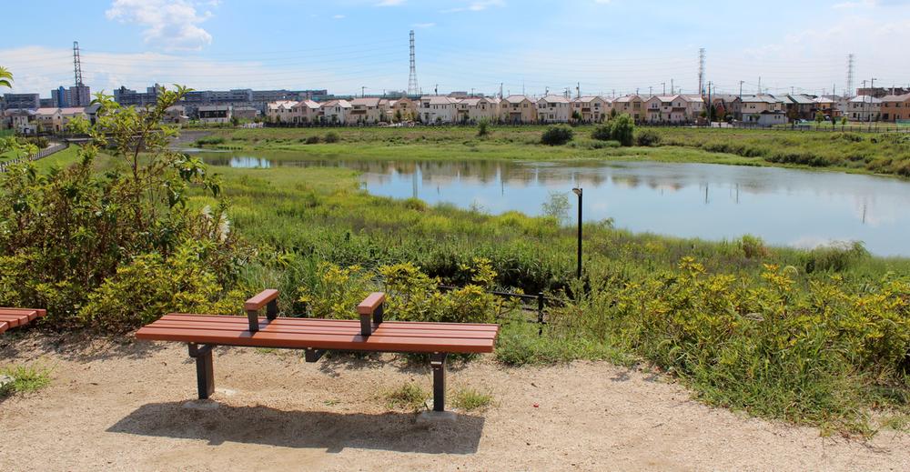 Streets around. South to Central Park 380m