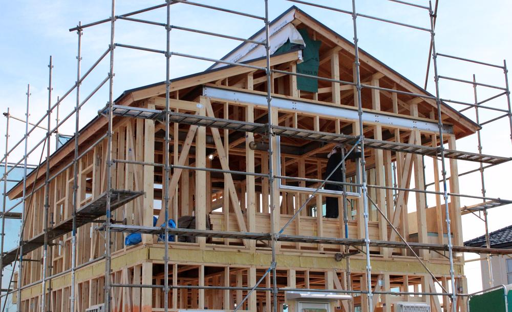 Other. Achieve a high seismic housing of seismic grade 3 equivalent by using a sturdy beam that combines the iron and wood in the structural calculation of item 388! 