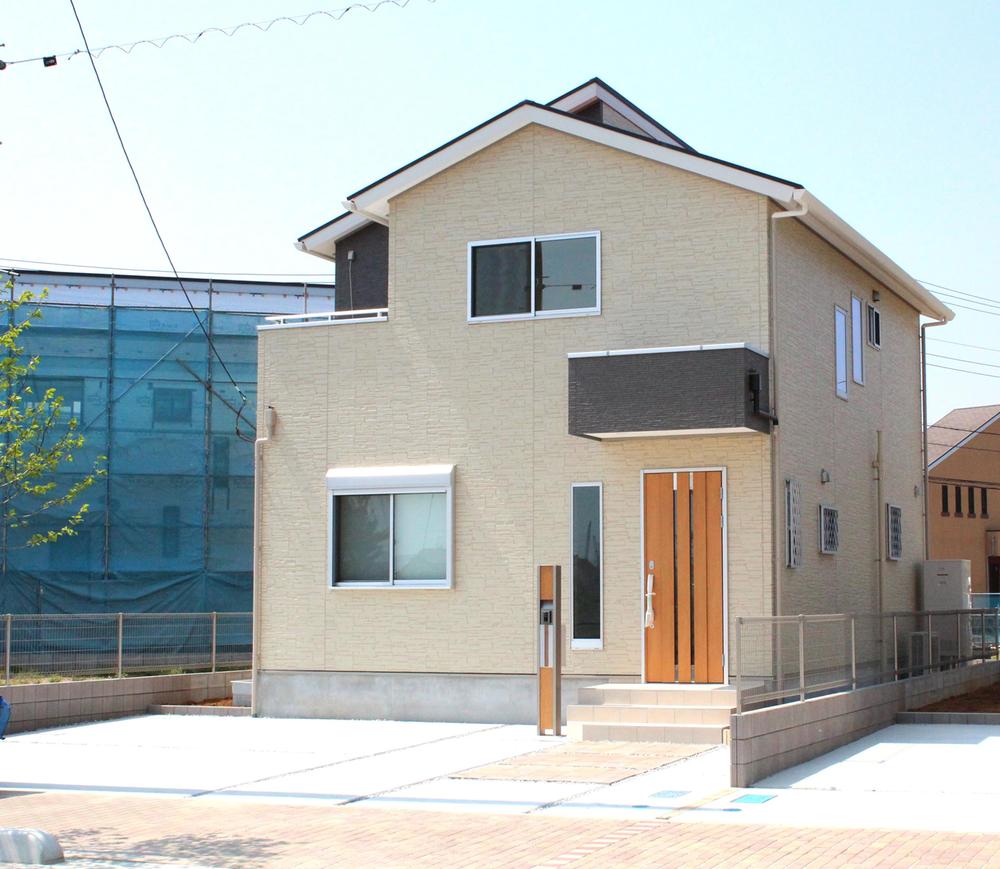 Local appearance photo. (E Building) 2013 April shooting