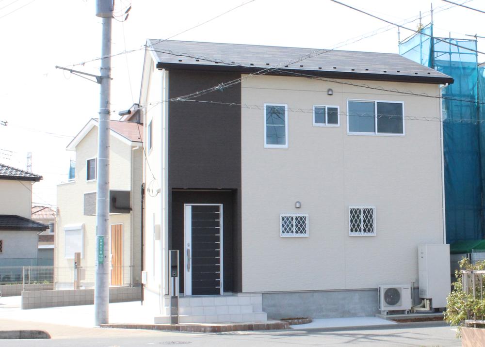 Local appearance photo. (D Building) 2013 April shooting