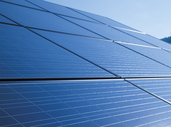 Common utility.  [Solar power] Effective use of natural energy, Installed on the roof of the solar power generation equipment that can reduce emissions of CO2. You can cover a portion of the power to be used in the apartment. (Same specifications)