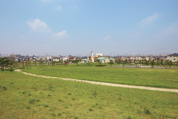 Vast "Minami Central Park" is a 6-minute walk (about 430m)