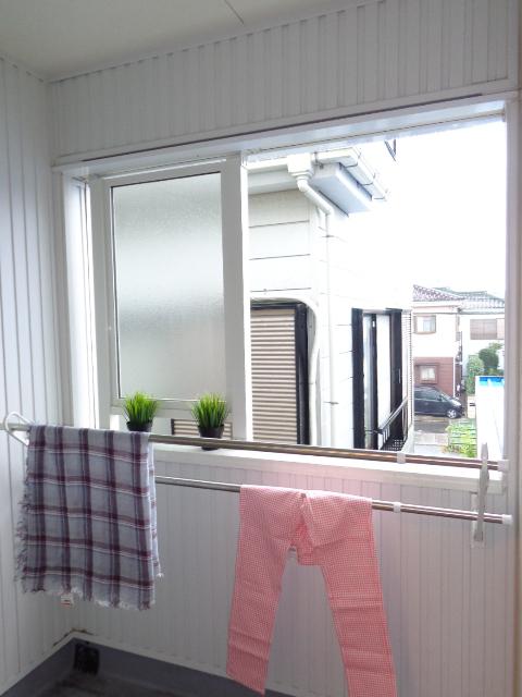 Balcony. Inner balcony local that does not wet in the rain (October 2013) Shooting Balcony as pollen and PM2.5 measures were also in the inner balcony