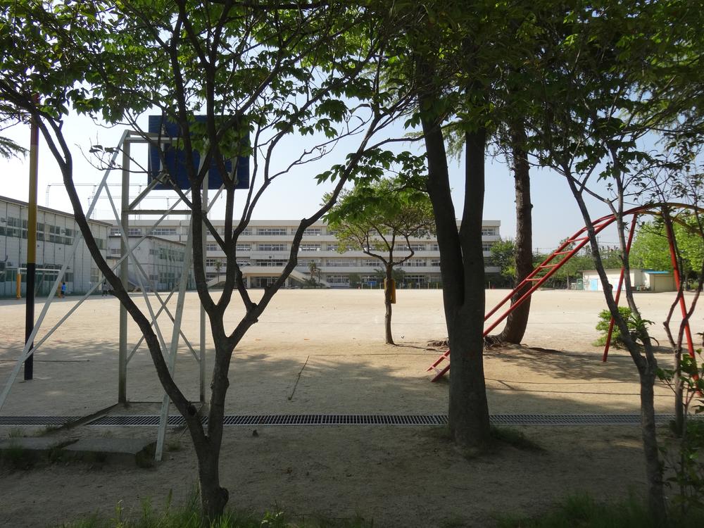 Primary school. 534m until Yoshikawa City Sakae Elementary School