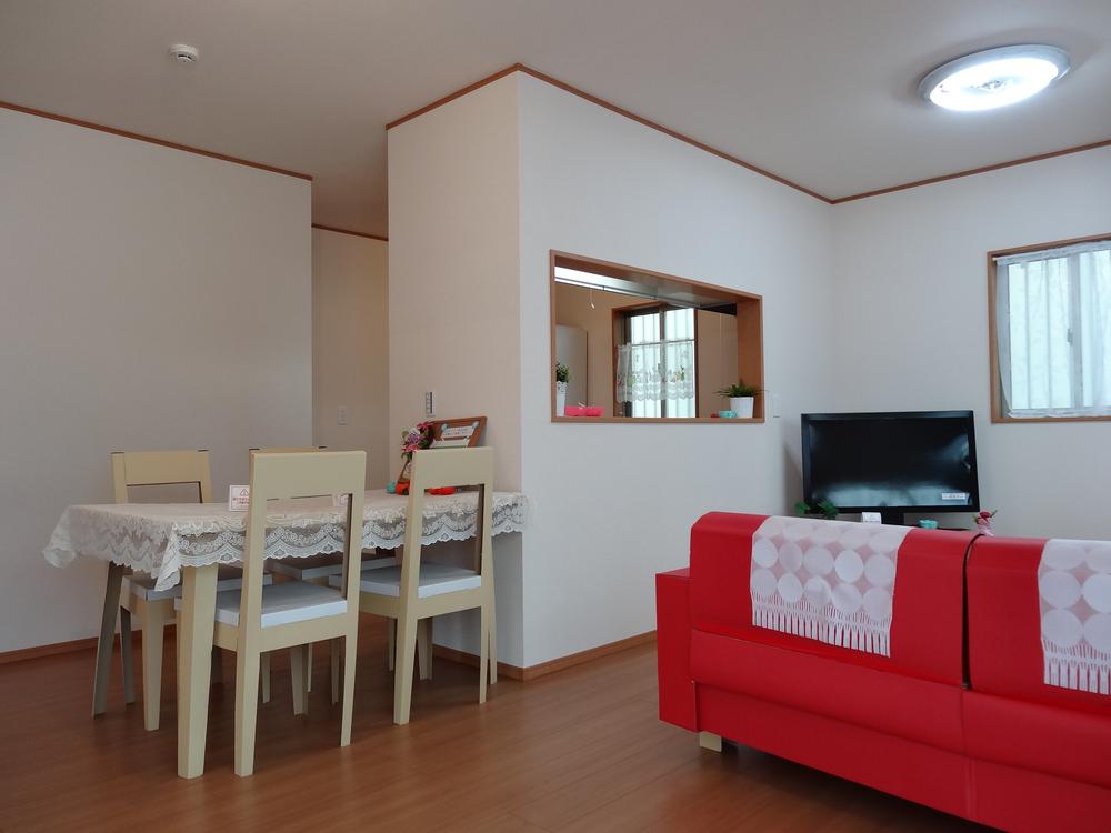 Living. Local (11 May 2013) Shooting